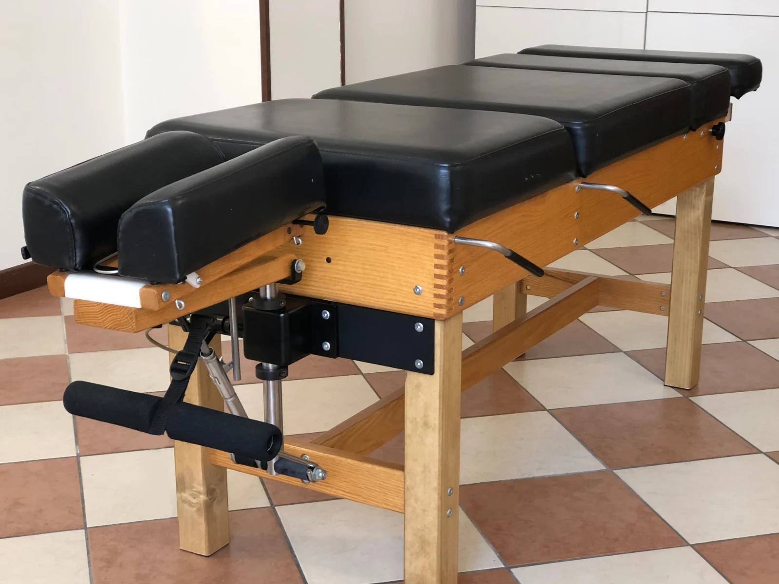 lettino del chiropratico dello studio chiropratico a verona